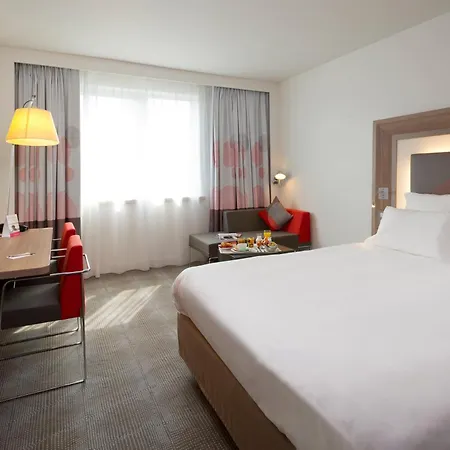 Novotel Centrum Готель Левен