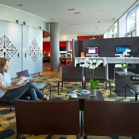 Novotel Centrum 4* لوفين