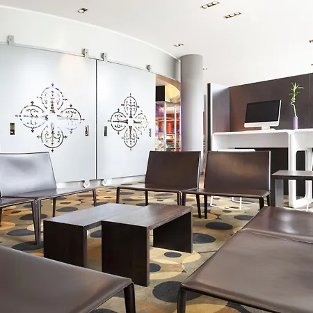 Готель Novotel Centrum Левен