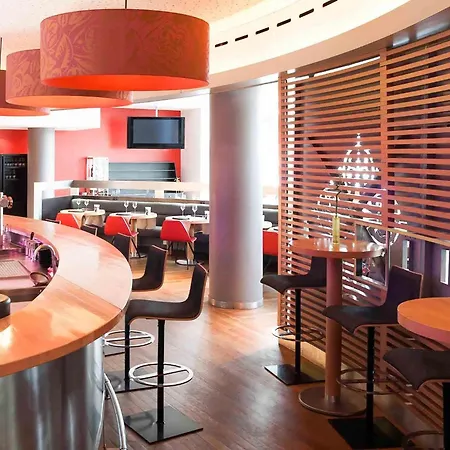 Novotel Centrum Левен