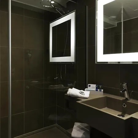 فندق Novotel Centrum لوفين