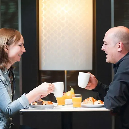 Novotel Centrum 4* لوفين
