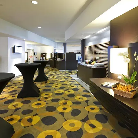 Novotel Centrum Готель Левен