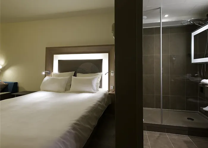 מלון Novotel Centrum ליובן