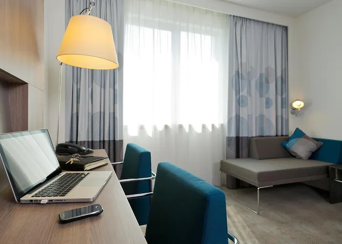מלון Novotel Centrum 4*